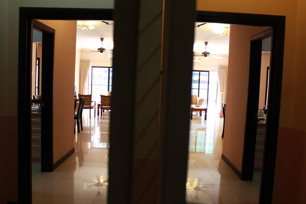 Marina Court Kota Kinabalu- Bigger Group Stay Together- 6 Bedroom Apartments Номер фото